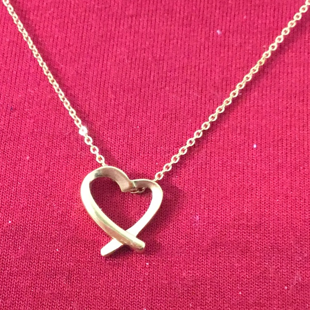 VALENTINE gold stainless steel chain & delicate heart pendant for a loved one.